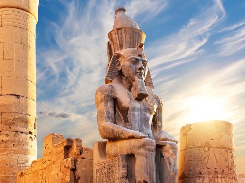 Ägypten Luxor Tempel Statue Ramses II