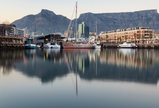 Waterfront mit Tafelberg, Kapstadt