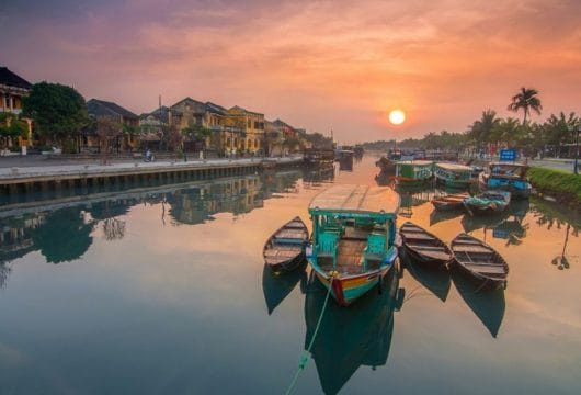 Boote bei Sonnenuntergang, Hoi An