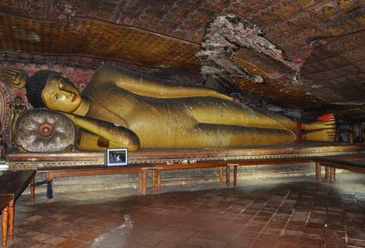 Ein liegender Buddha der Dambulla-Höhlen