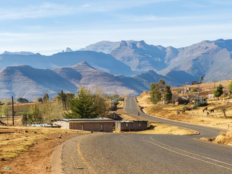 Südafrika_Lesotho_Village_03_shutterstoc