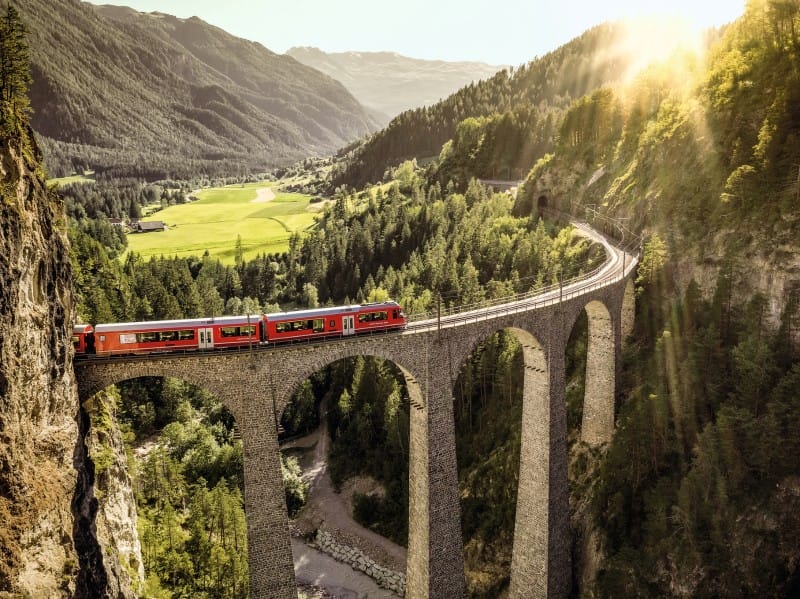 Schweiz - Vom Albulatal nach Tirano entlang der Bahnstrecke des Bernina Express
