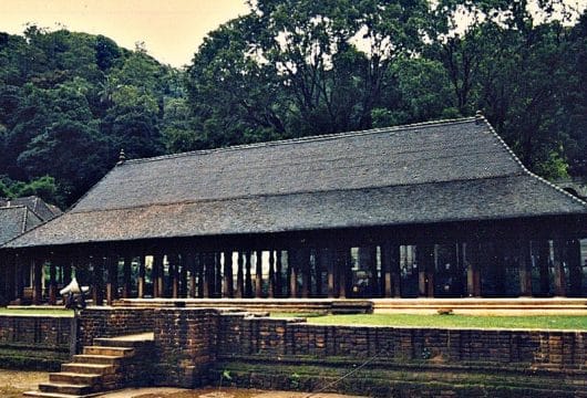 Eine der Tempelhallen von Kandy
