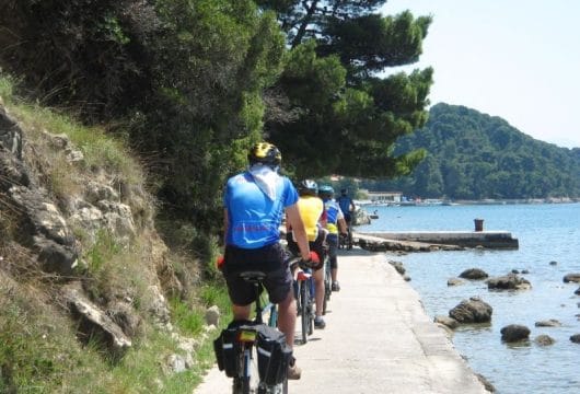 Kroatien, Radfahren am Ufer