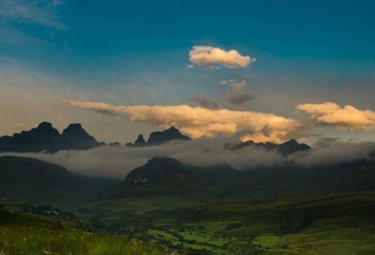 Dramatische Wolkenlandschaft Drakensberg