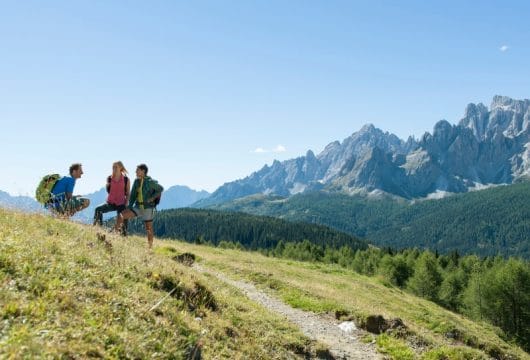 Wandern mit Freunden in Südtirol