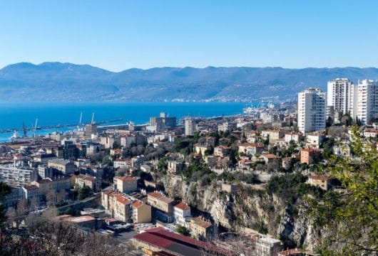 Blick über Rijeka auf die Adria