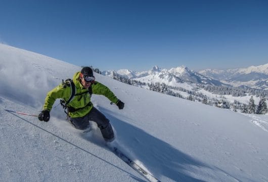 schweiz-gstaad-huus-winter ski
