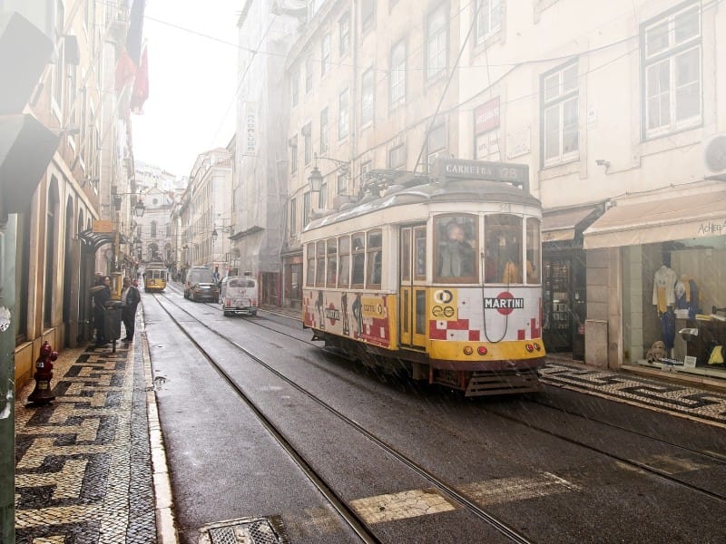 Historische Tram in Lissabon