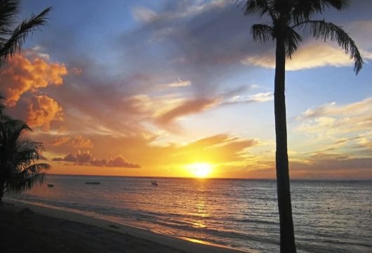 Asien Mauritius Strand bei Sonnenuntergang