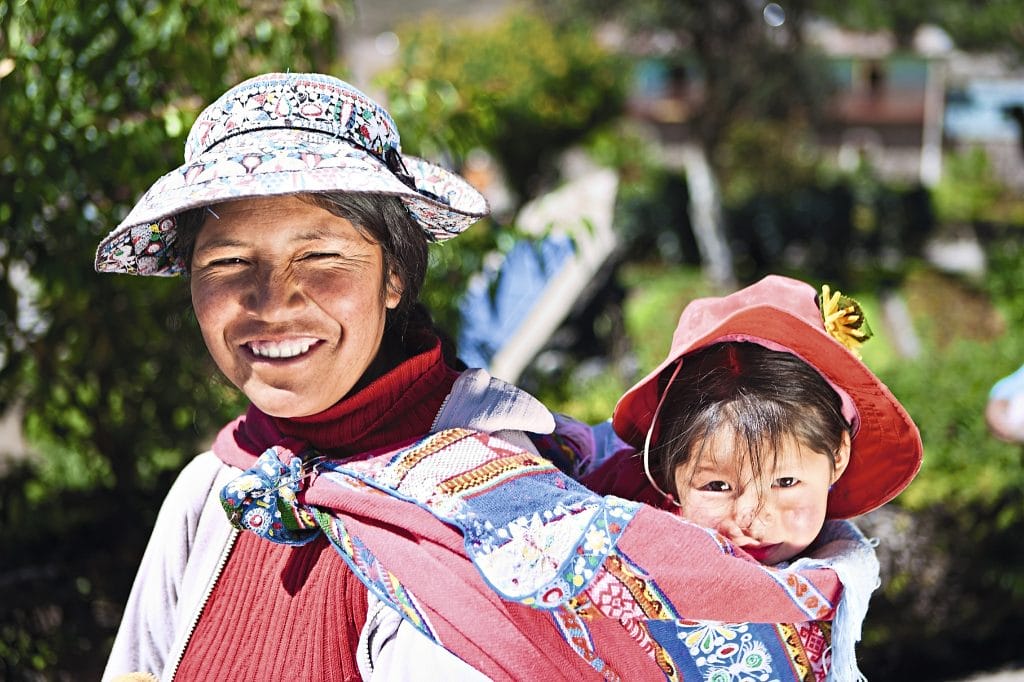 Peruanische Frau mit Kind