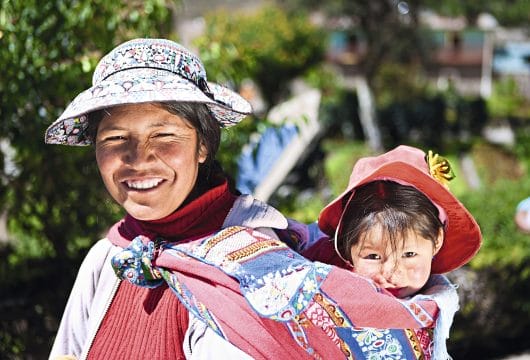 Peruanische Frau mit Kind