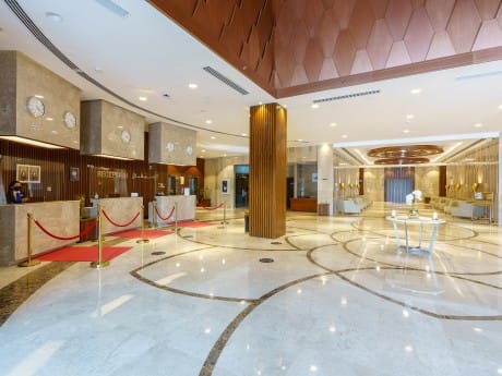 Muscat Hotel Levatio Rezeption & Lobby