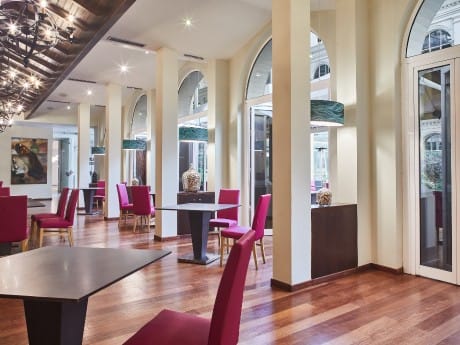 Das Restaurant des Silken Al-Andalus