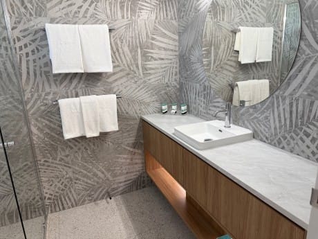 Mission Beach Resort_Bad