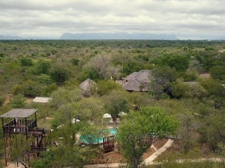 Vogelperspektive der Unembeza Lodge