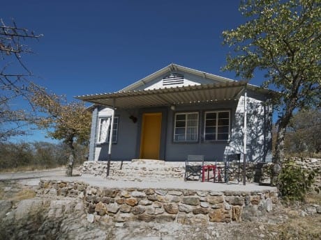 Etosha Safari Camp_Bungalow_Außenansicht