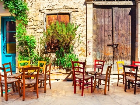 zypern-limassol-old street-cafe