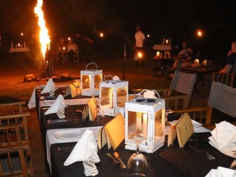 Mahoora Big Game Camp, Dinner