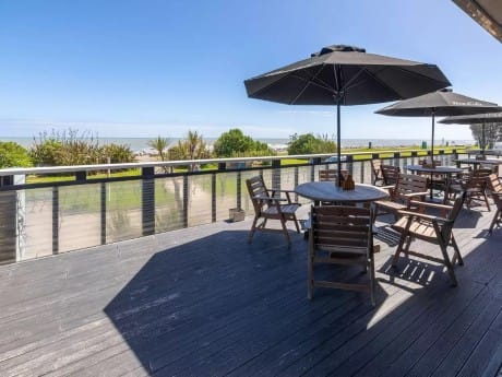 The Beachfront Hotel Balkon