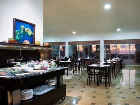 Sur Hotel Ras Al Jinz Restaurant