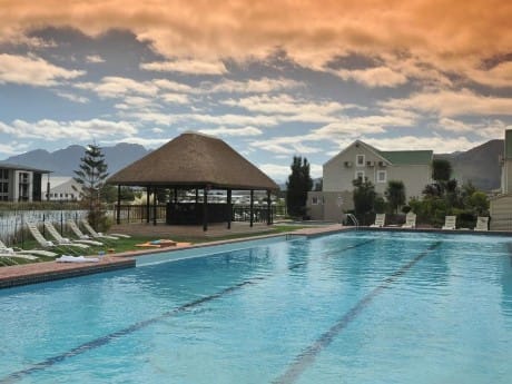 suedafrika-stellenbosch-protea hotelpool