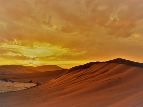 Sonnenaufgang in der Wüste