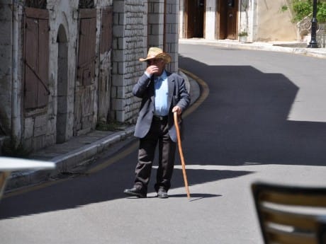 griechenland-bergdorf-alter mann