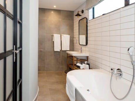 Bad, The Weinberg Windhoek