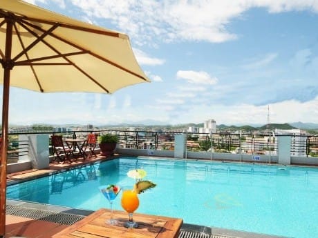 Dachterrassenpool des Romance Hotel