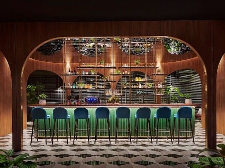 Stilvolle Bar im Parkroyal Collection