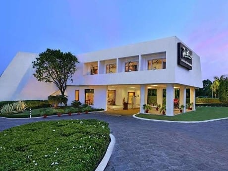 Radisson Jass Khajuraho - Außenansicht