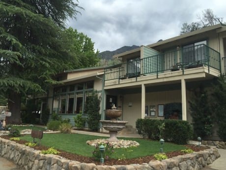 Cedar Lodge Yosemite - exterior