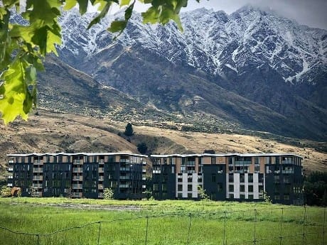 LQ Queenstown Hotel