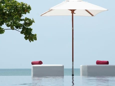 Aava Resort, Liege am Pool