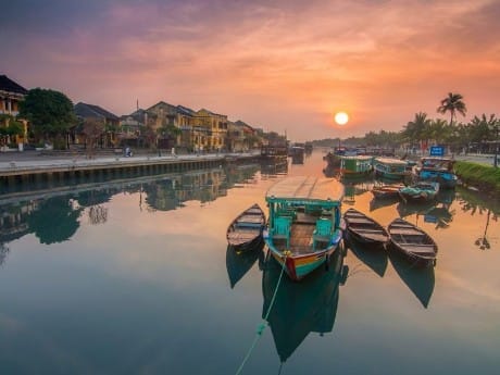 Boote bei Sonnenuntergang, Hoi An