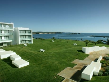 Der Garten des Memmo Baleeira Hotel