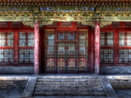 Antike Tür in der Verbotenen Stadt