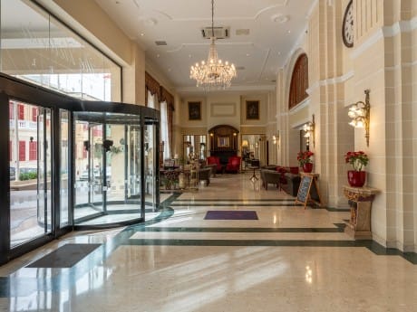 Lobby, AX The Victoria Hotel