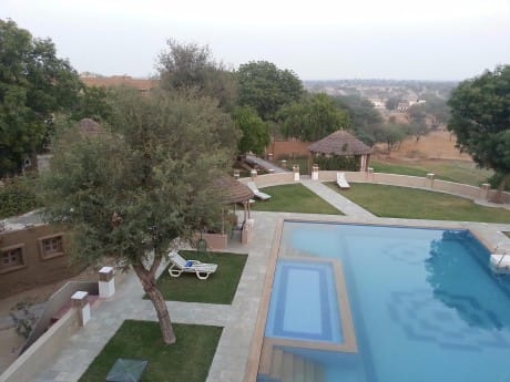 Desert Resort - Pool