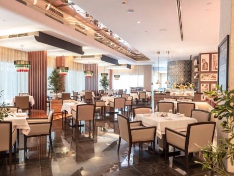 Restaurant im Pearl Rotana Hotel