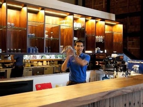 Bar im The Oasis Lagoon