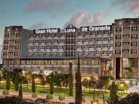 Außenansicht des Gran Luna Granada