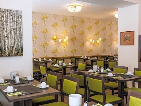 Goldenes Theater Hotel Restaurant