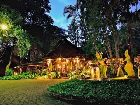 Die Lampang River Lodge von außen