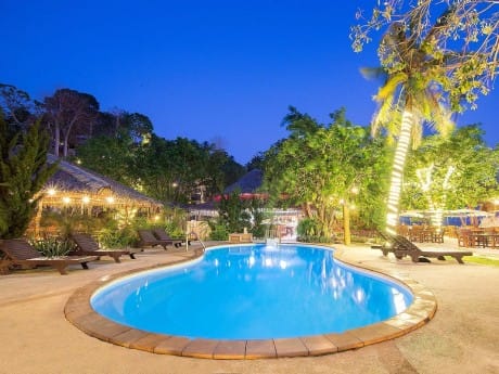 Der Pool des Phi Phi Beach Resort