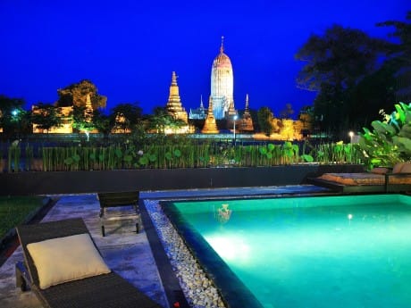 Pool mit Ausblick im iuDIA