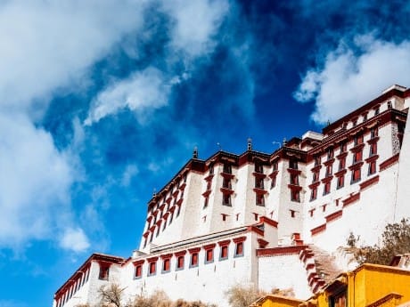 Wolken über dem Potala Palast