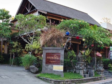 Außenansicht des Anumana Ubud Hotel