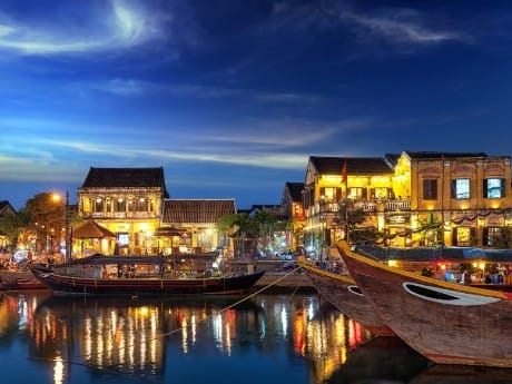 Boote bei Nacht, Hoi An